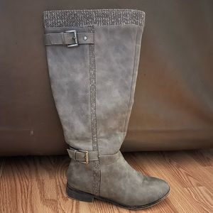 Selling my JustFab boots. Don’t wear them anymore. Super comfy